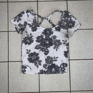 Crop top with black and white roses